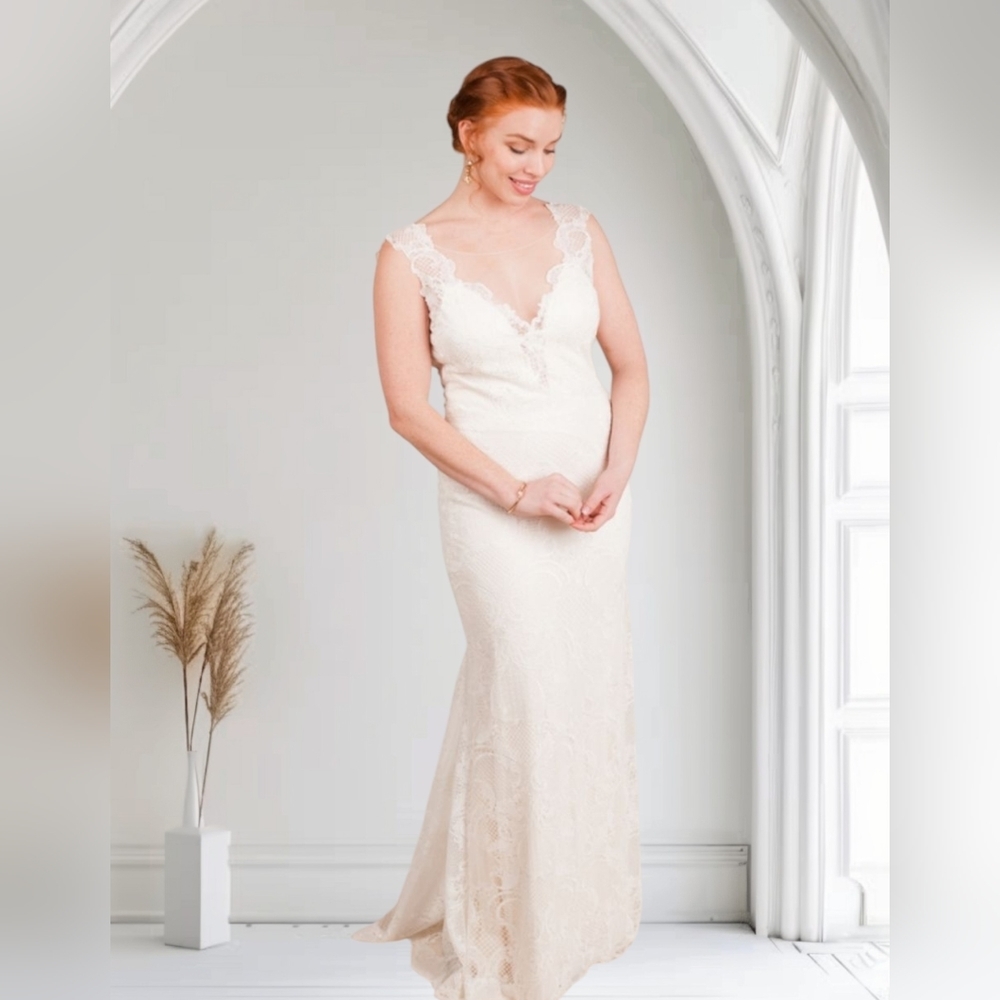 Watters Ivory Lace V-Neck Wedding Dress